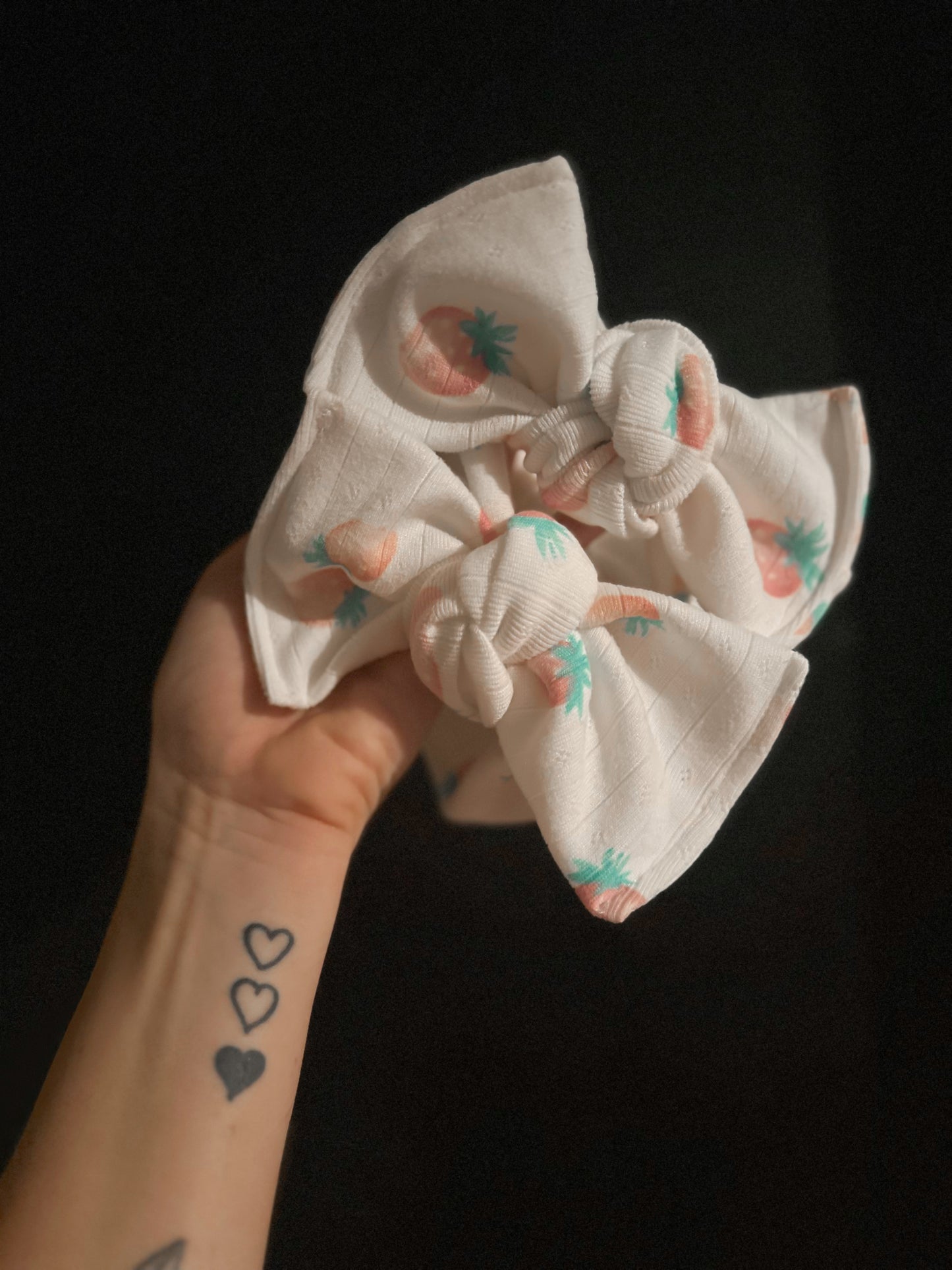 Knotted wrap (baby) strawberry