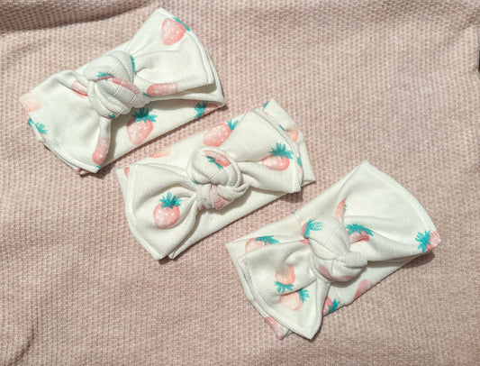 Knotted wrap (baby) strawberry